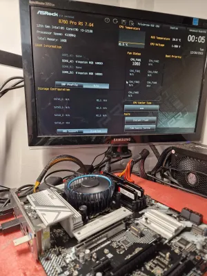 Asrock B760 Pro RS alaplap műk&ouml;d&eacute;s k&ouml;zbeni tesztel&eacute;se LGA1700 processzor foglalat csere ut&aacute;