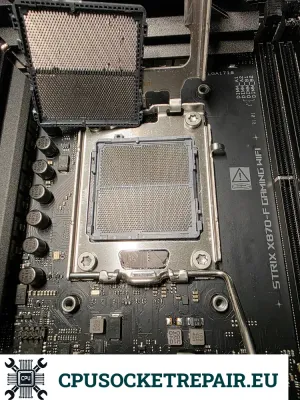 Erfolgreich ausgetauschter AM5 CPU-Sockel auf einem ASUS ROG Strix X870 Mainboard